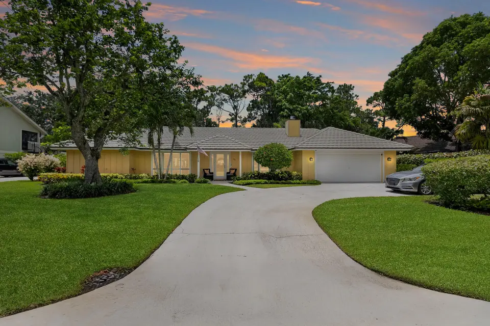 26 Cambria Road W, Palm Beach Gardens, FL 33418
