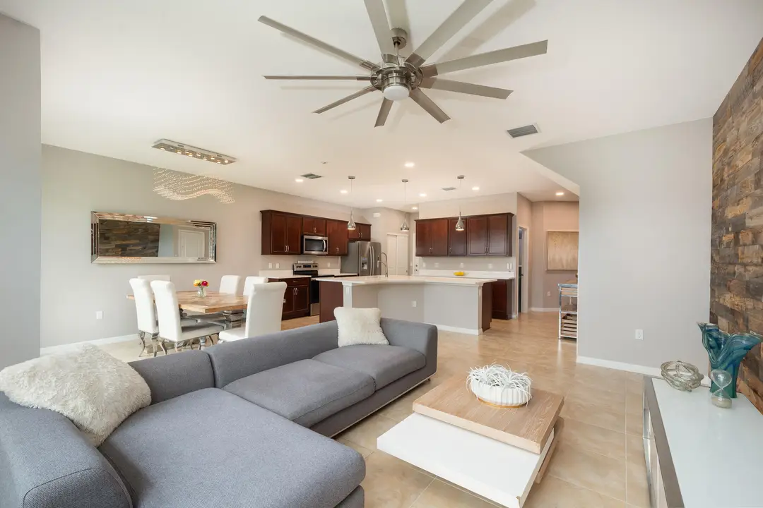 4486 Appleton Circle W, Oakland Park, FL 33309