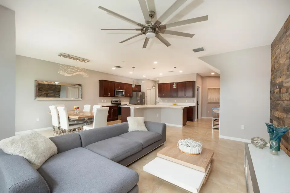 4486 Appleton Circle W, Oakland Park, FL 33309