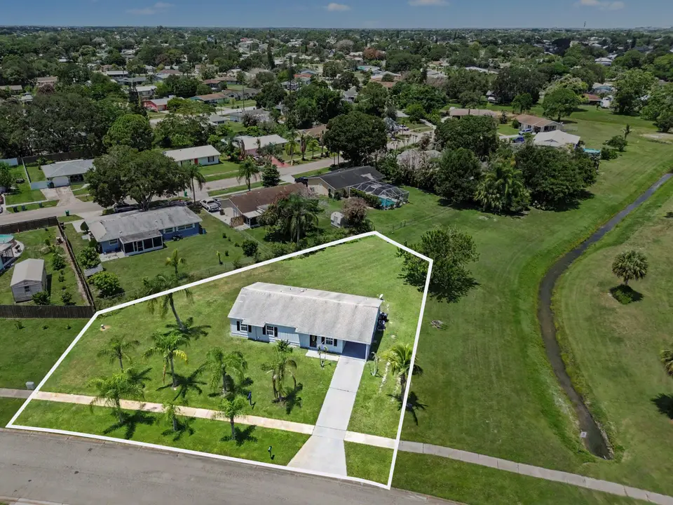 502 NE Solida Circle, Port St. Lucie, FL 34983