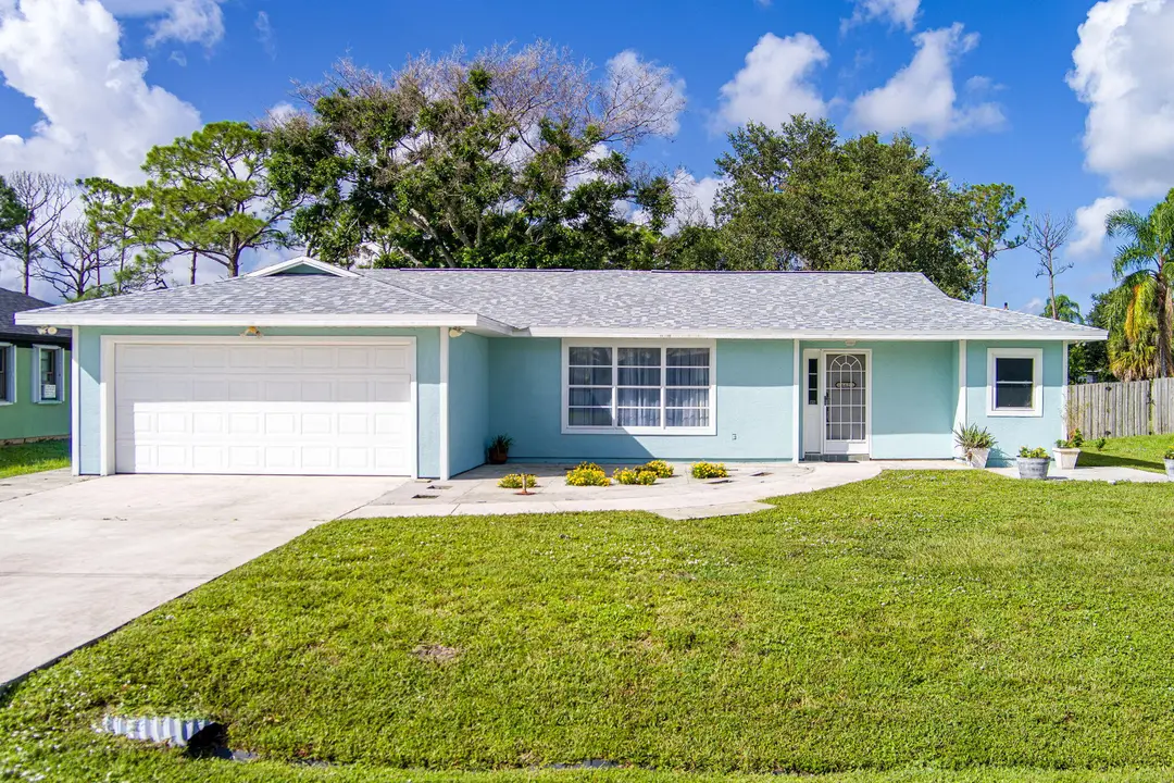 662 SE Essex Drive, Port St. Lucie, FL 34984