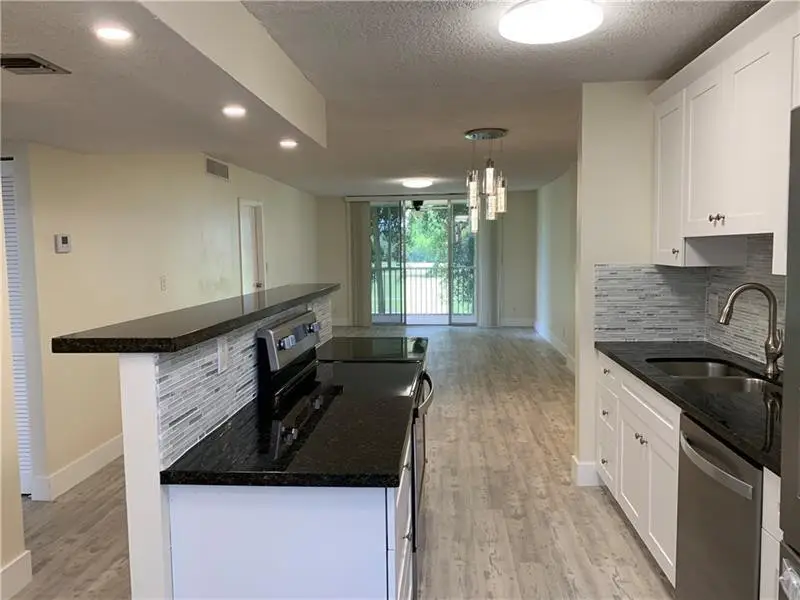 250 JACARANDA Drive 203, Plantation, FL 33324