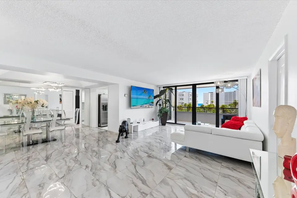 3589 S Ocean Boulevard 403, South Palm Beach, FL 33480