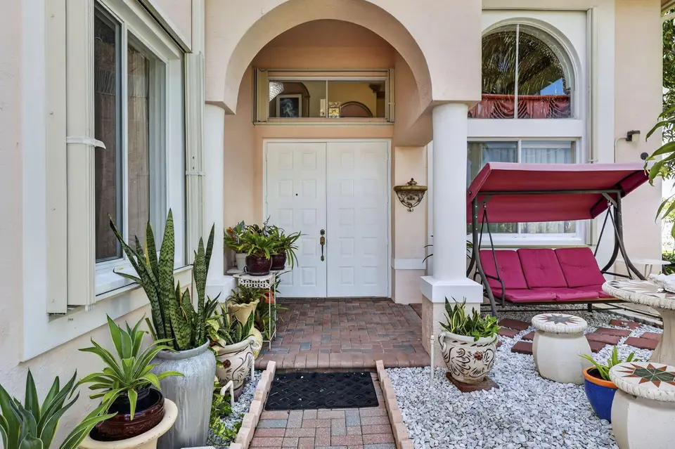 120 ISOLA Circle, Royal Palm Beach, FL 33411