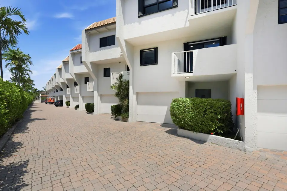 1222 Hillsboro Mile 15, Hillsboro Beach, FL 33062
