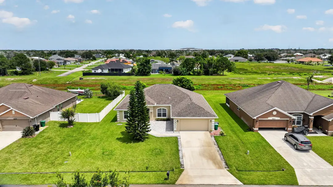 5852 NW Ethel Court, Port St. Lucie, FL 34986