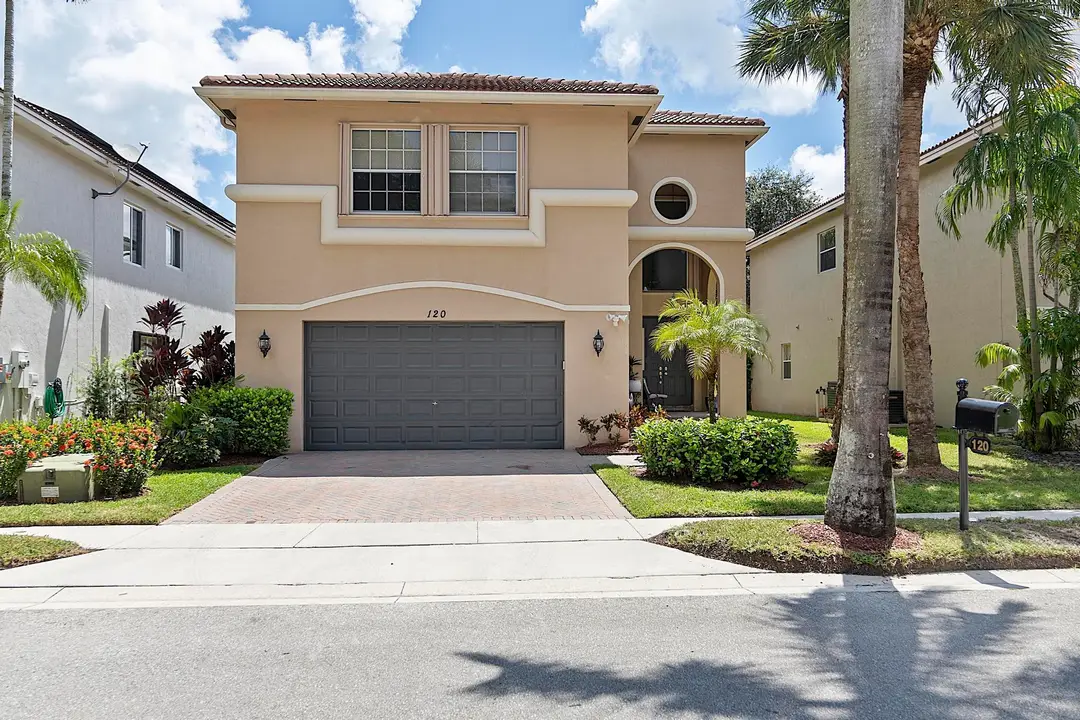 120 NW 117th Ter