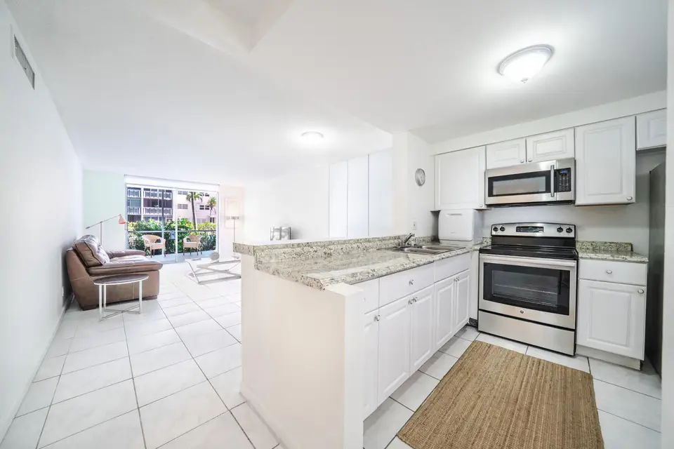 501 NE 14TH Avenue 103, Hallandale Beach, FL 33009