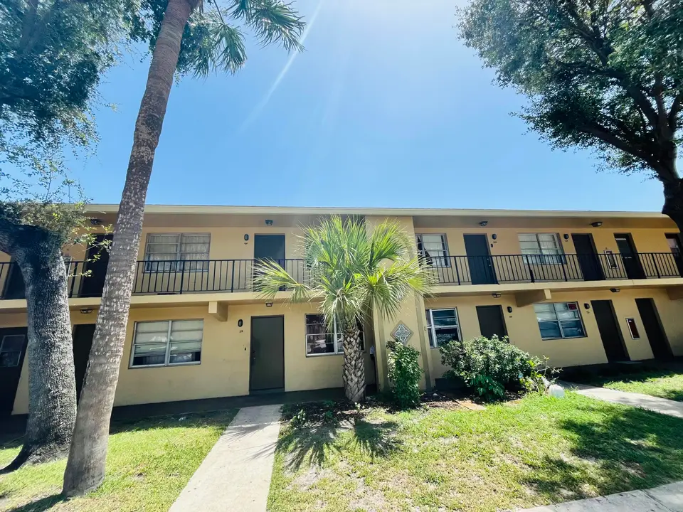 635 SW 20th Court N 9B, Delray Beach, FL 33445