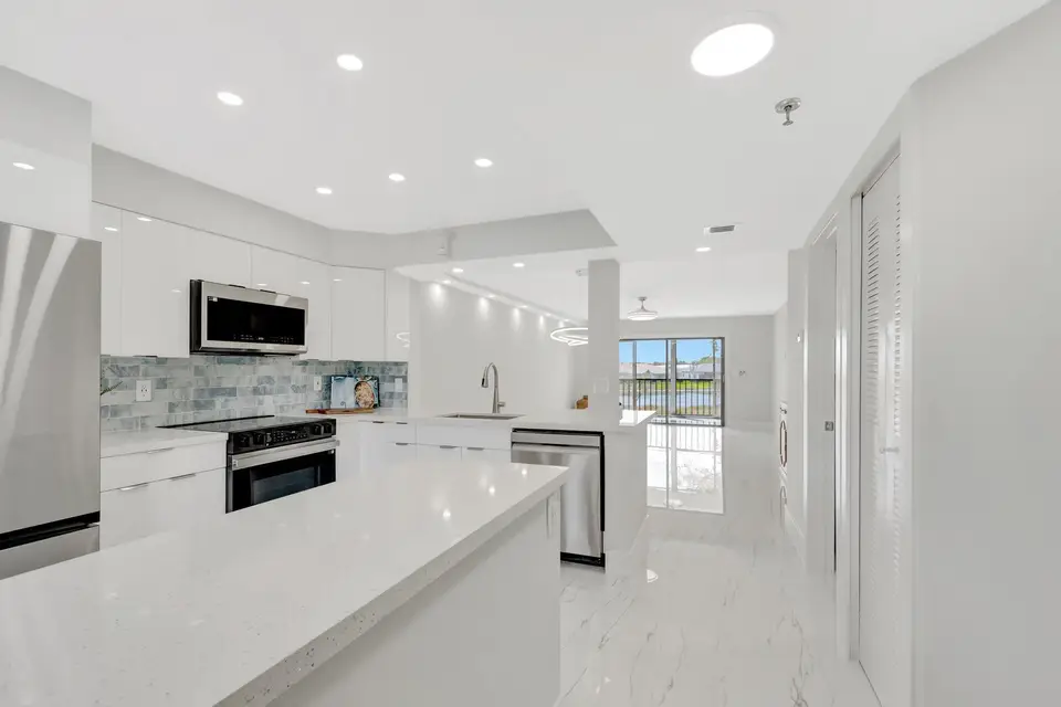 7240 Huntington Lane 202, Delray Beach, FL 33446