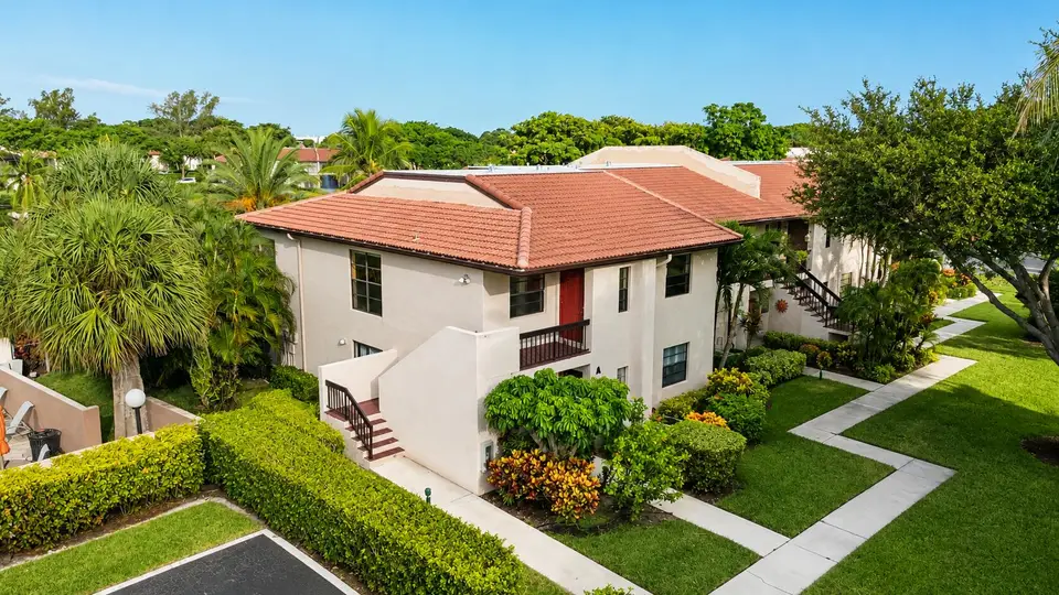 9307 Vista Del Lago 17B, Boca Raton, FL 33428