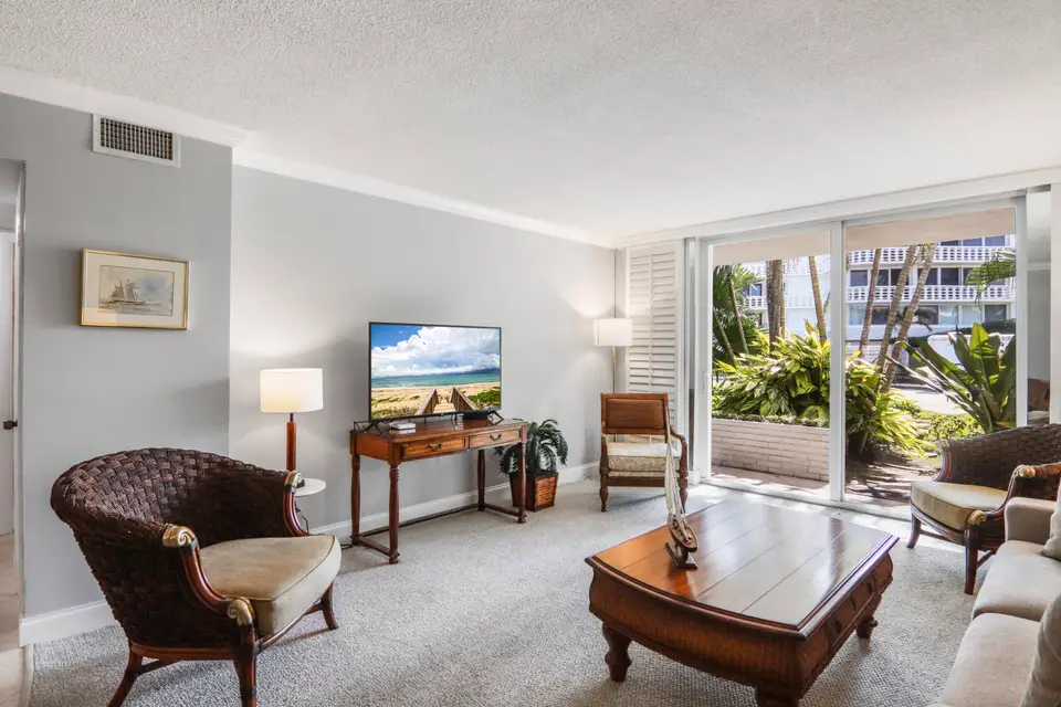 139 SUNRISE Avenue 101, Palm Beach, FL 33480