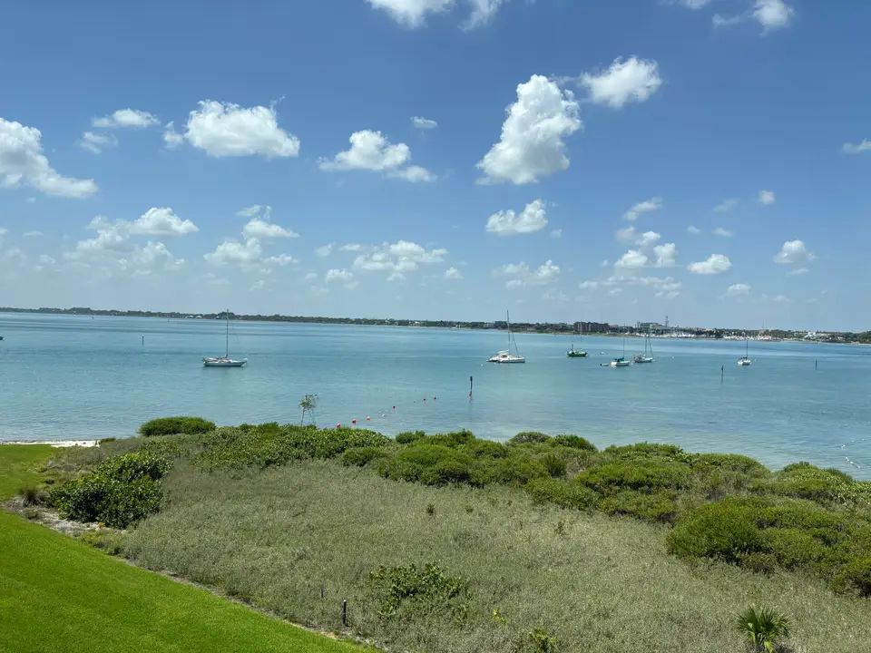 31 HARBOUR ISLE Drive W PH05, Fort Pierce, FL 34949