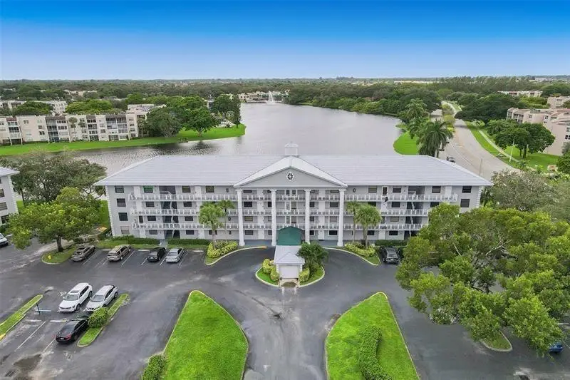 1520 WHITEHALL Drive 202, Davie, FL 33324