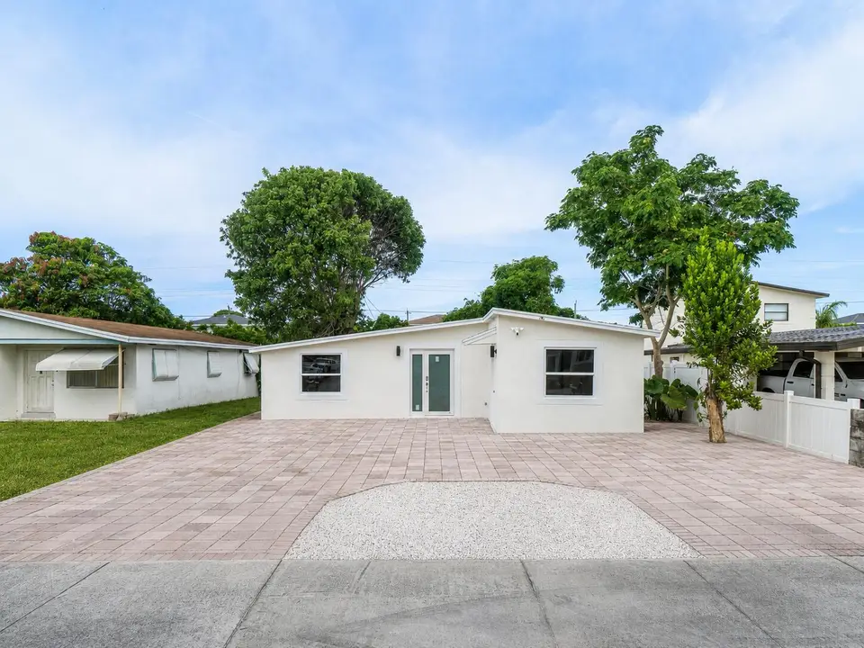 325 SW 8TH Avenue, Delray Beach, FL 33444
