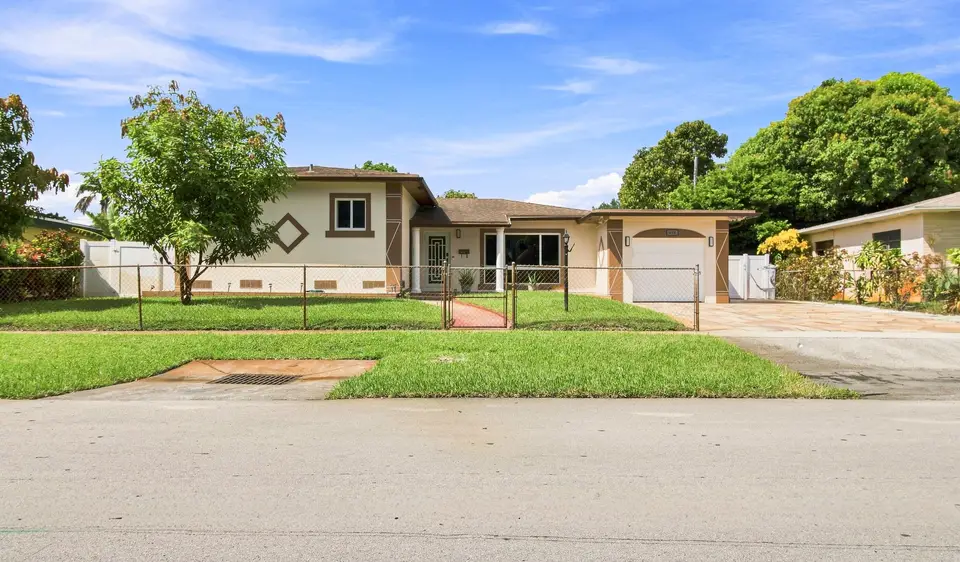 655 W MELROSE Circle, Fort Lauderdale, FL 33312