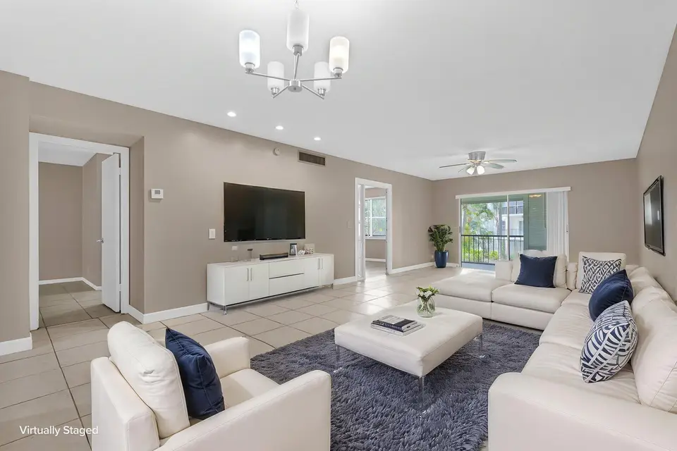 3360 SPANISH MOSS Terrace 211, Lauderhill, FL 33319