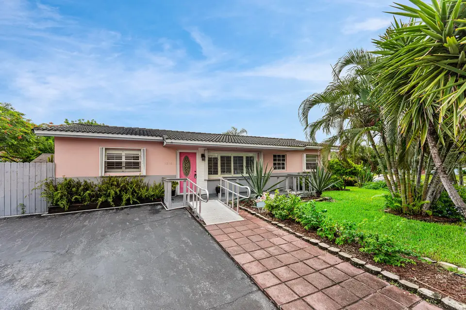 1010 SW 6TH Avenue, Deerfield Beach, FL 33441
