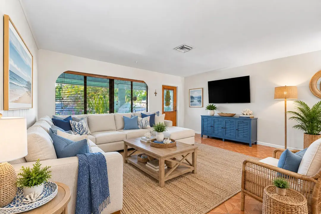VIRTUALLY STAGED LIVING ROOM
