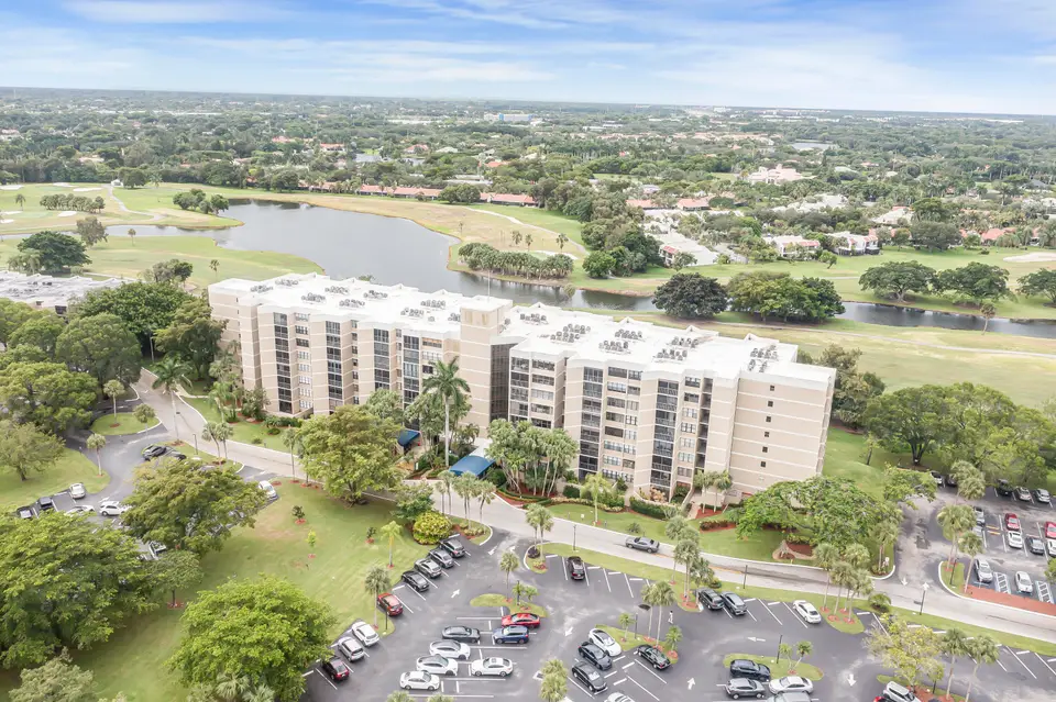 16300 Golf Club Road 114, Weston, FL 33326