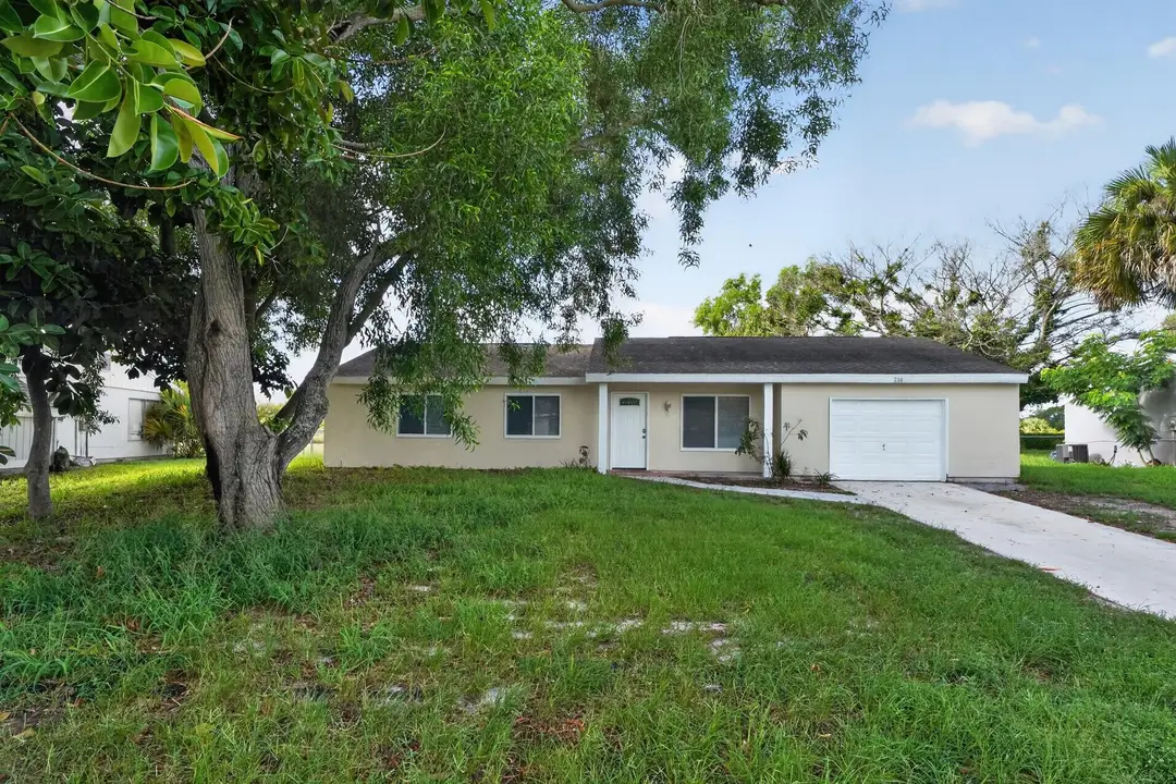 230 SW CHERRYHILL Road, Port St. Lucie, FL 34953