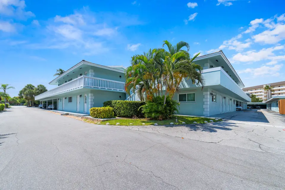 322 N FEDERAL Highway 232, Deerfield Beach, FL 33441