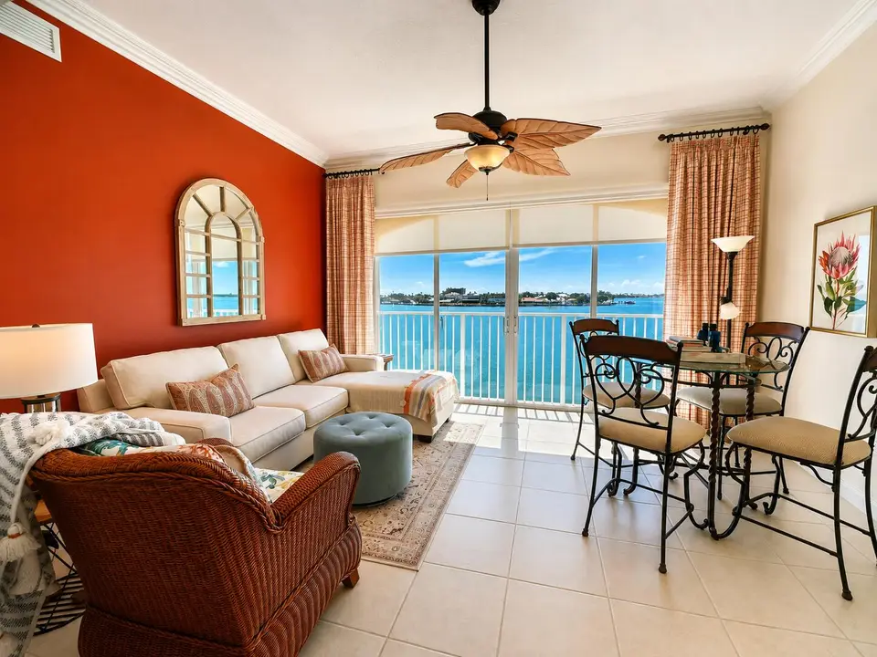 3 HARBOUR ISLE Drive E 303, Fort Pierce, FL 34949