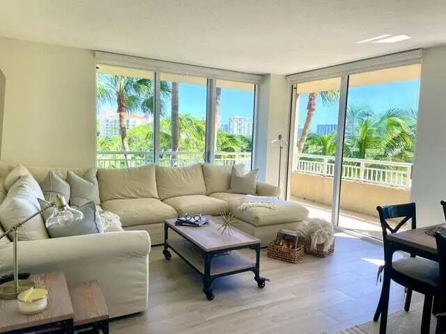19501 W Country Club Drive 414, Aventura, FL 33180