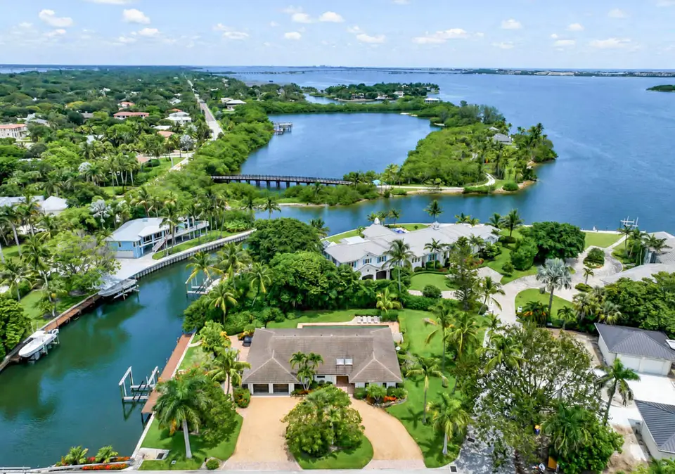 2 ISLAND Road, Sewalls Point, FL 34996