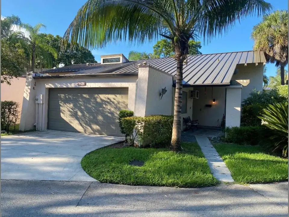 3400 SPRING BLUFF Place 49, Lauderhill, FL 33319