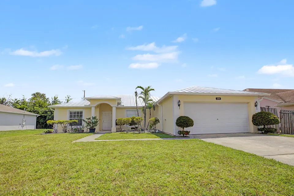 2585 SE LAKEWOOD Street, Port St. Lucie, FL 34952