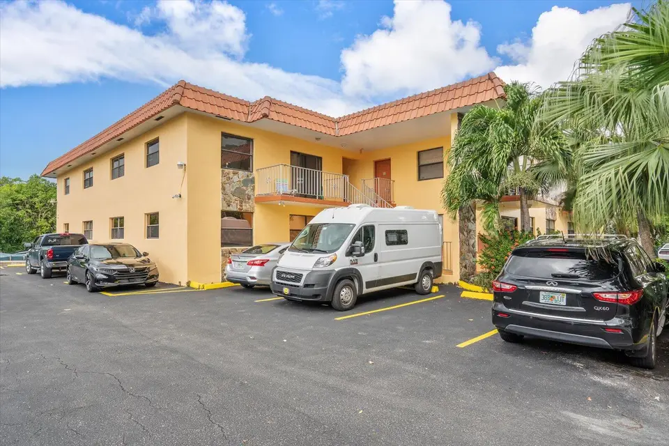 3522 NE 166TH Street 6, North Miami Beach, FL 33160