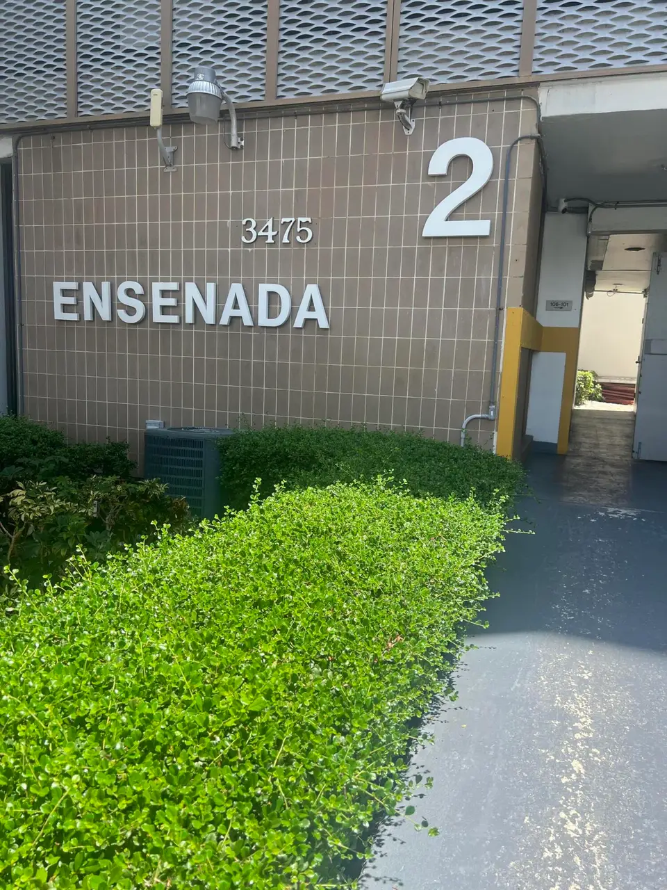 3475 N COUNTRY CLUB Drive 206, Aventura, FL 33180