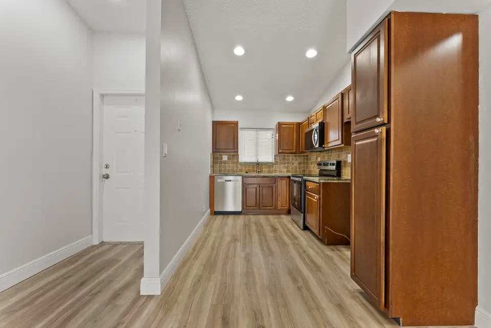 2900 Olivewood Terrace 201, Boca Raton, FL 33431