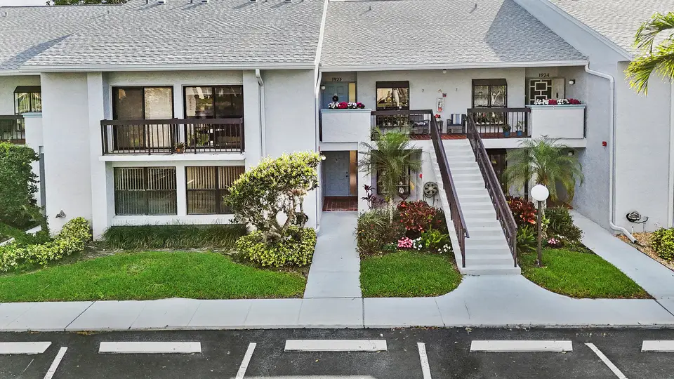 5186 GOLFVIEW Court 1913, Delray Beach, FL 33484