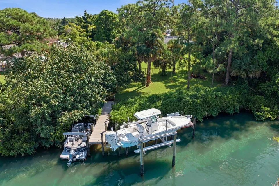 4916 SE MANATEE COVE Road, Stuart, FL 34997