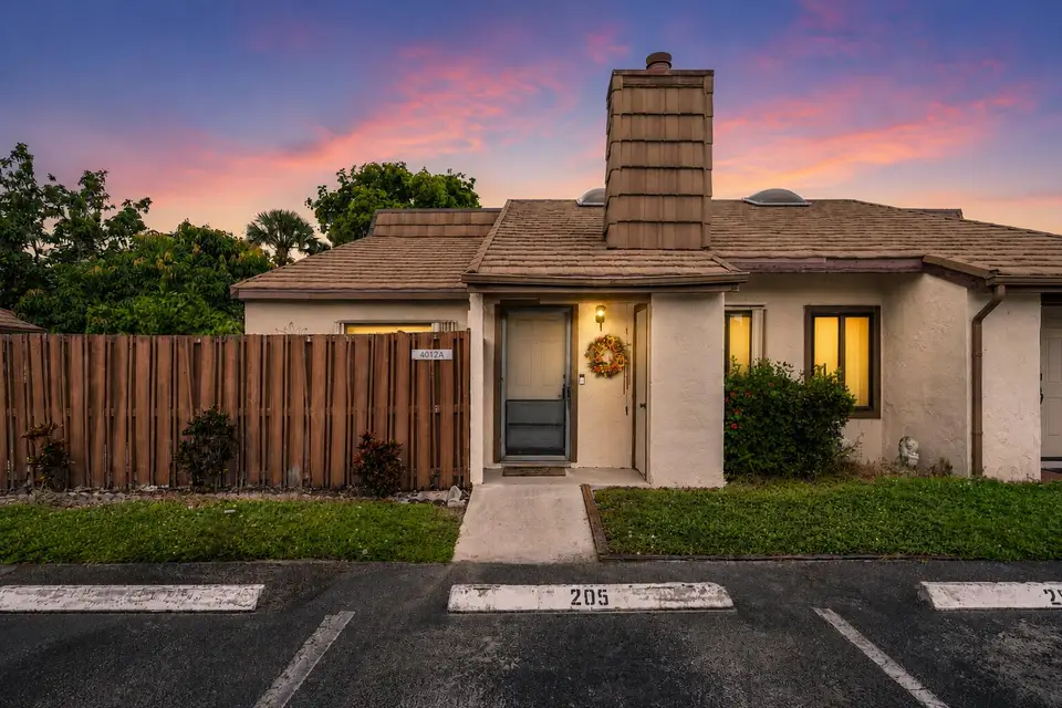 4012 Palm Bay Circle A, West Palm Beach, FL 33406
