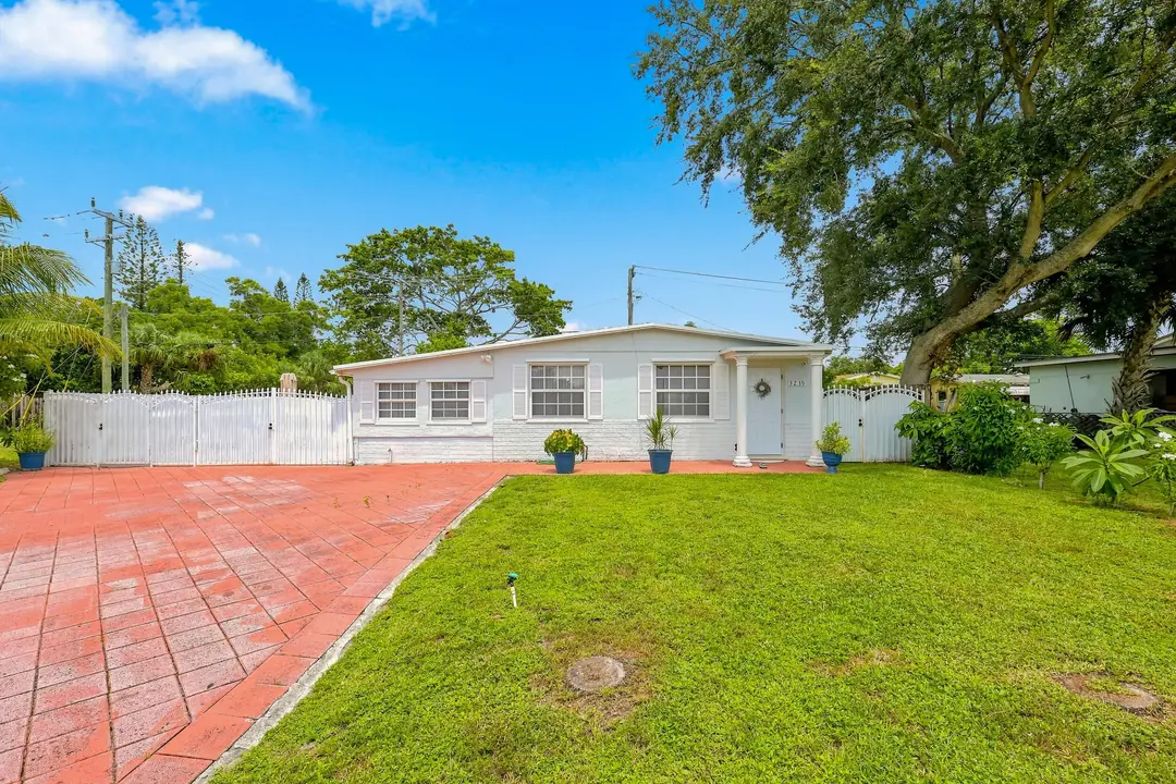 3239 DOLAN Road, Palm Springs, FL 33406
