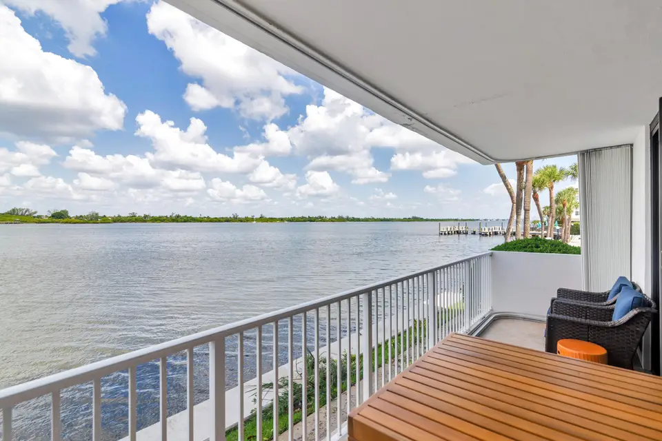 2860 S Ocean Boulevard 106, Palm Beach, FL 33480