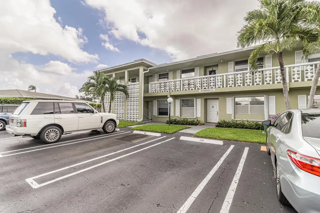 2460 Juniper Drive 201, Delray Beach, FL 33445