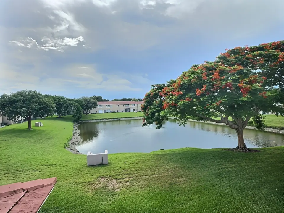 889 TWIN LAKES Drive 1-J, Coral Springs, FL 33071