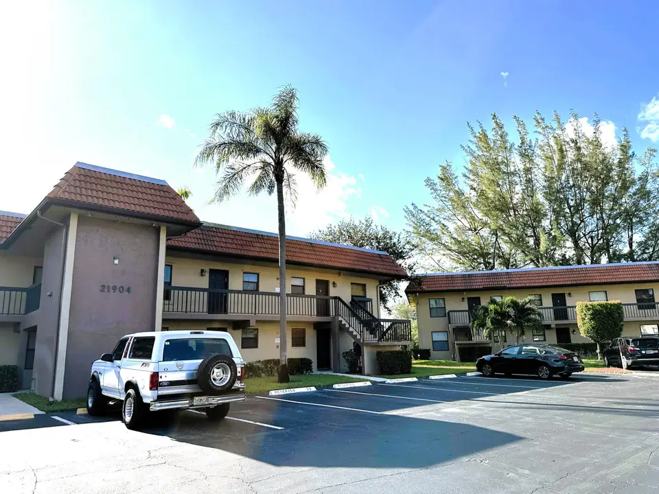 21904 Lake Forest Circle 106, Boca Raton, FL 33433
