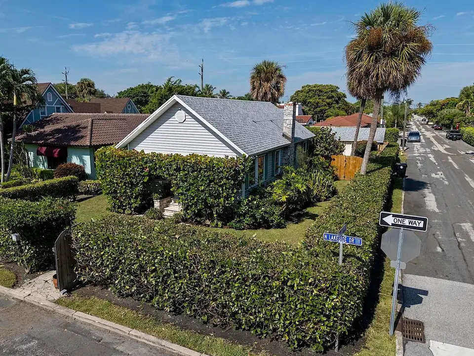 629 N Lakeside Drive, Lake Worth Beach, FL 33460