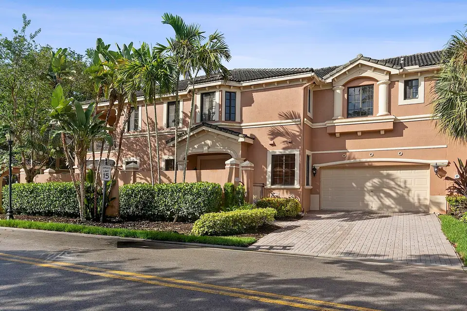 2742 Kinsington Circle, Weston, FL 33332