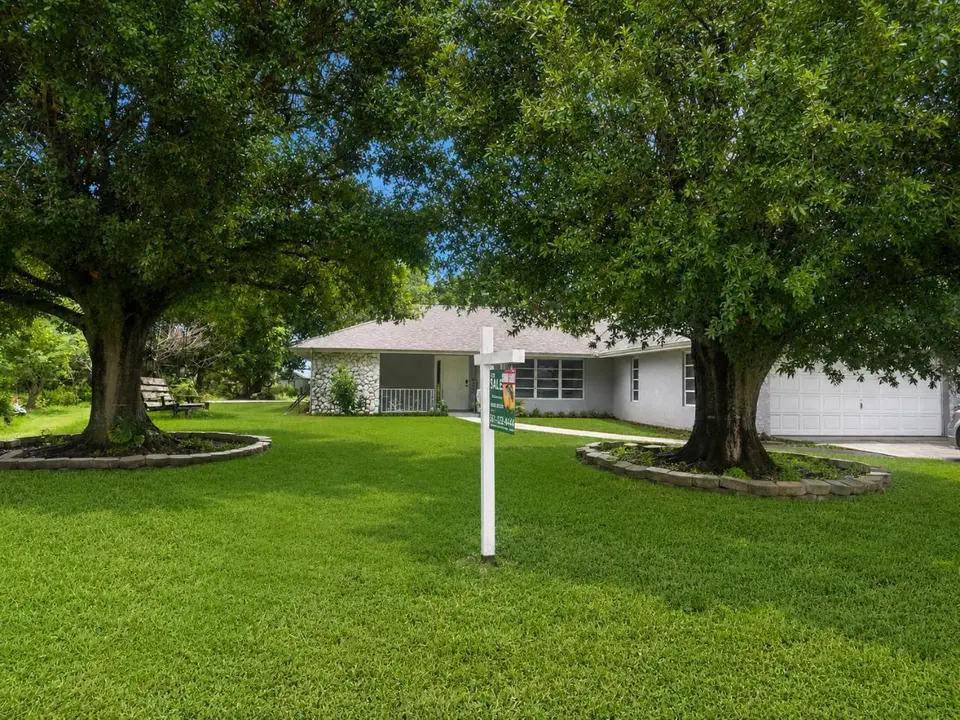 2082 SE Hanford Road, Port St. Lucie, FL 34952