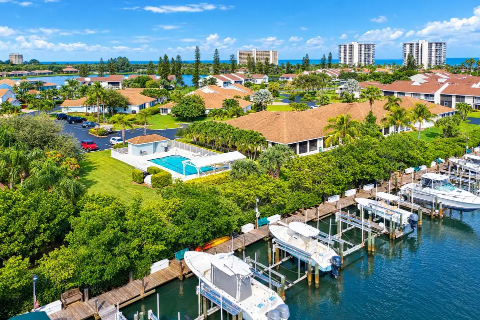 3209 S LAKEVIEW Circle 8105, Hutchinson Island, FL 34949