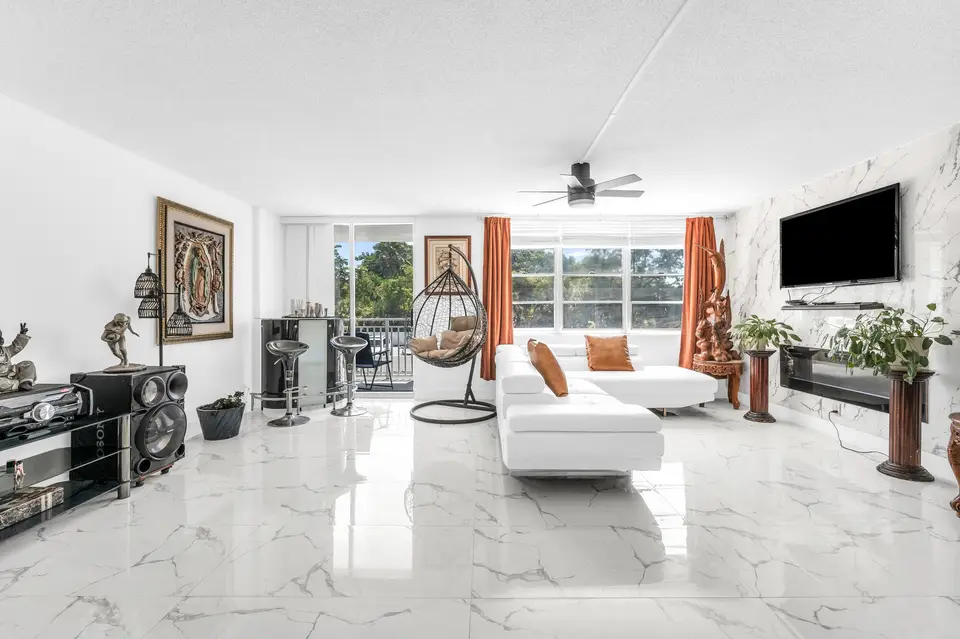 2150 SANS SOUCI Boulevard C204, North Miami, FL 33181