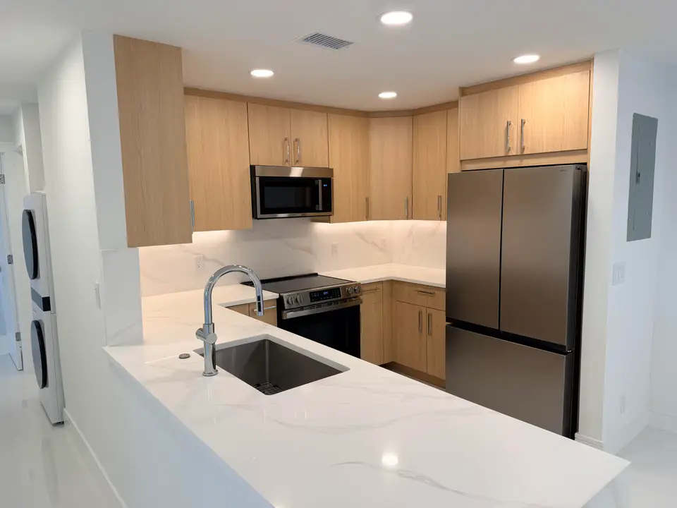 6439 BAY CLUB Drive 1, Fort Lauderdale, FL 33308