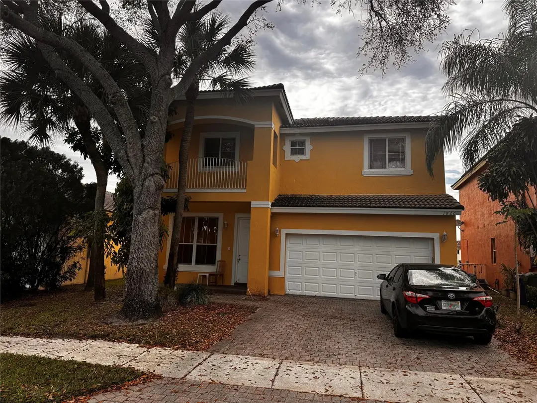 1820 NW 78th Avenue, Pembroke Pines, FL 33024