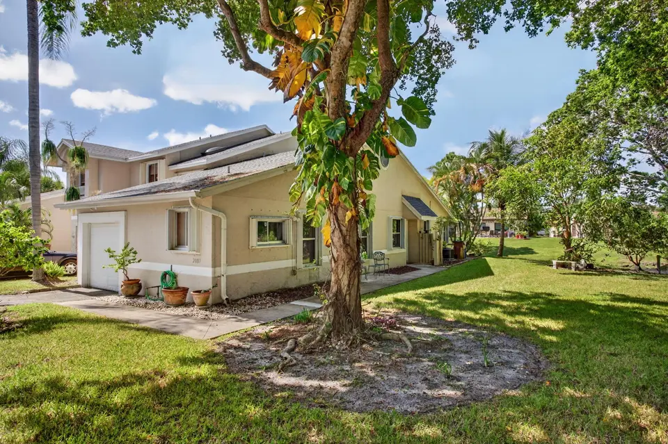 2007 DISCOVERY Circle E, Deerfield Beach, FL 33442